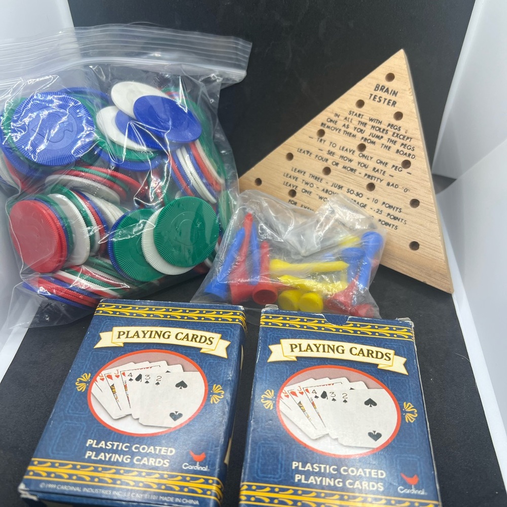 ⭐️10-4-$10 - Cardinal Playing Cards and Game Set